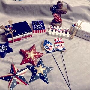 🏠( bundle any 3 w/🏠for $20) Hobby Lobby Red and White Party Decorations Set